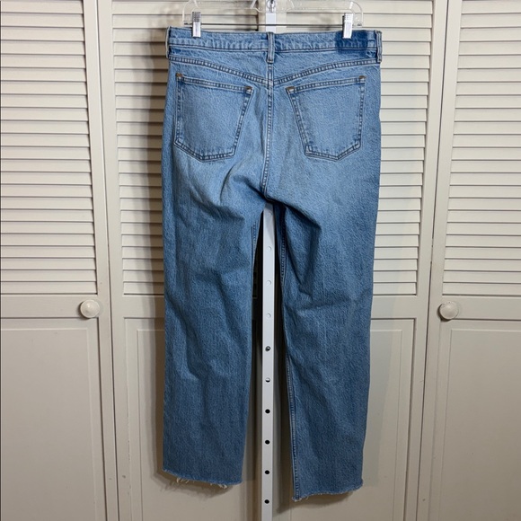 Abercrombie & Fitch Mid Rise 90's Straight Raw Hem Jean Size 30 Regular - Picture 13 of 16